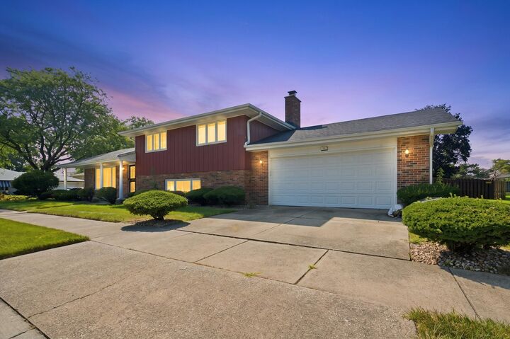 Property Photo:  1103 E 166th Place  IL 60473 