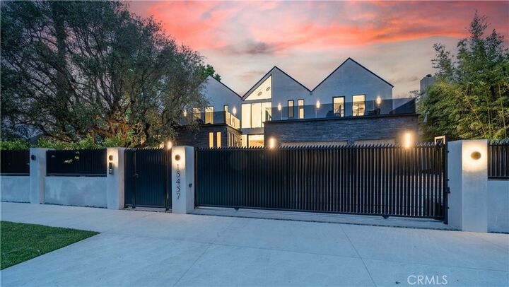 Property Photo: 4362 Firmament Avenue CA 91403