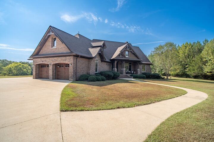 Property Photo: 305 State Line Rd TN 38481