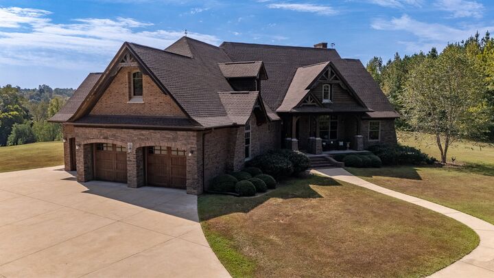 Property Photo:  305 State Line Rd  TN 38481 