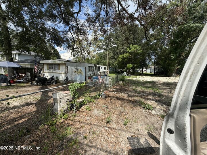 Property Photo: 9117 Eaton Avenue FL 32211