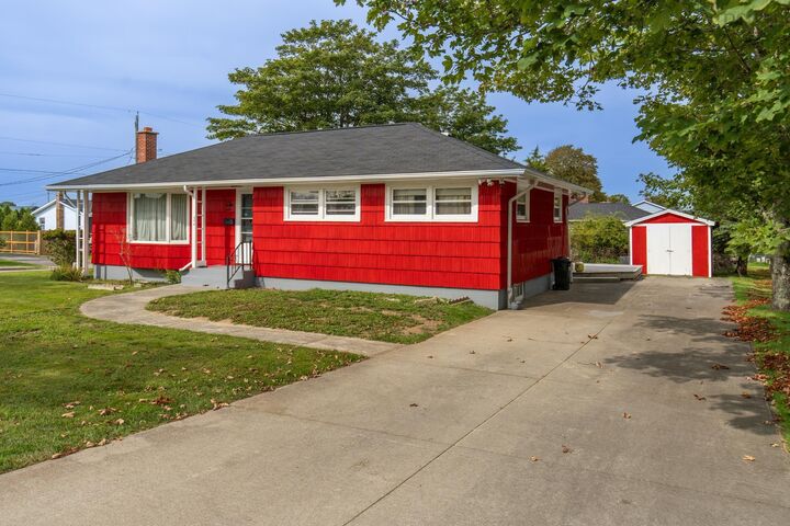 Property Photo:  306 Pleasant Street  NS B5A 2K8 