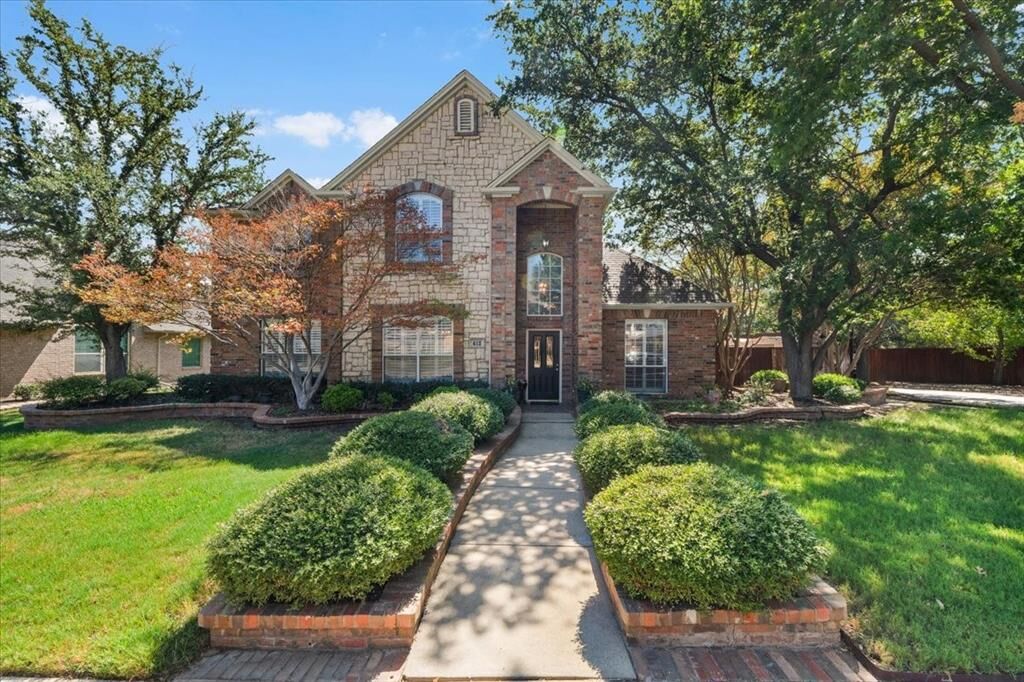 Property Photo: 412 Vasey Oak Drive TX 76248