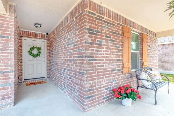 Property Photo:  5913 Mountain Bluff Drive  TX 76179 