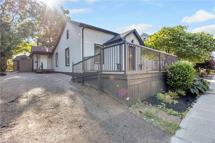 Property Photo:  71 Kent Street N  ON N3Y 3S3 