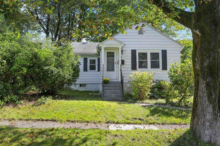 Property Photo:  4 Pomona Rd  MA 01602 