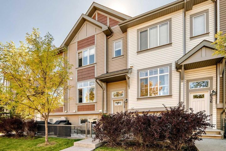 Property Photo:  638 Copperpond Boulevard SE  AB T2Z 5B9 