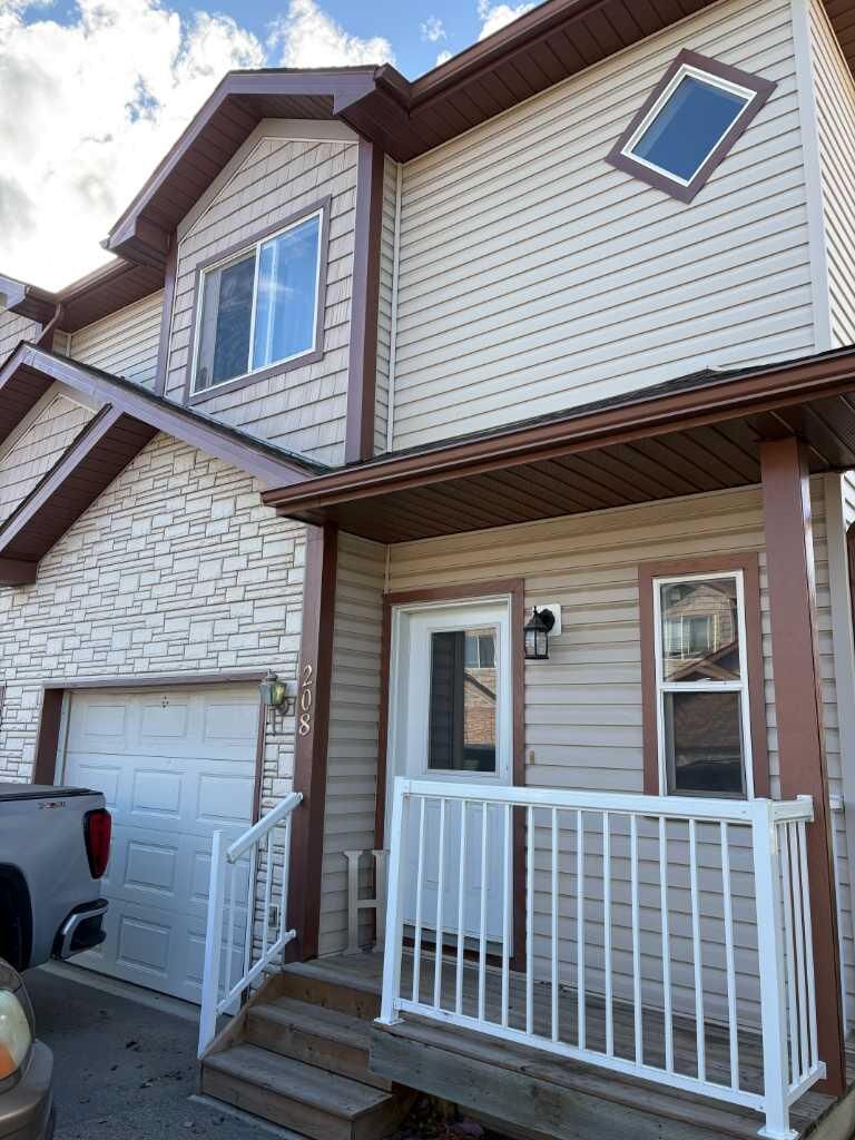 Property Photo:  10150 121 Avenue 208  AB T8V 8H2 