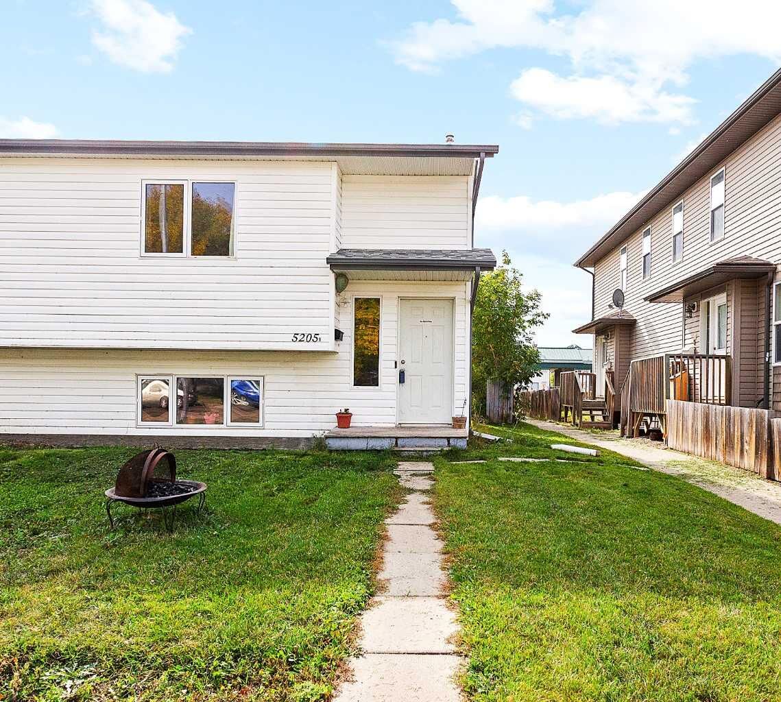 Property Photo:  5205B 52 Avenue  AB T4V 4M3 
