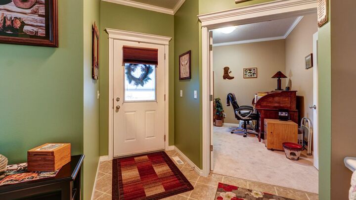Property Photo:  405 46 Avenue W  AB T0L 0T0 