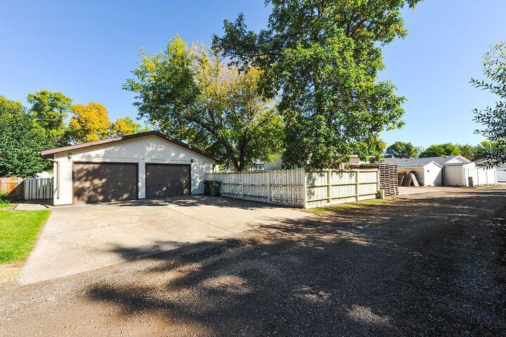 Property Photo:  5805 43 Avenue  AB T4V 0A5 
