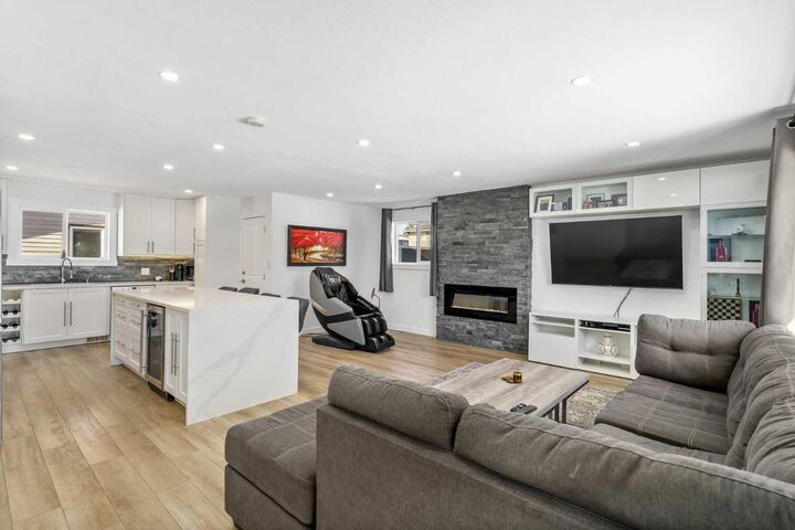 Property Photo: 119 Silvercreek Close NW AB T3B 4G2