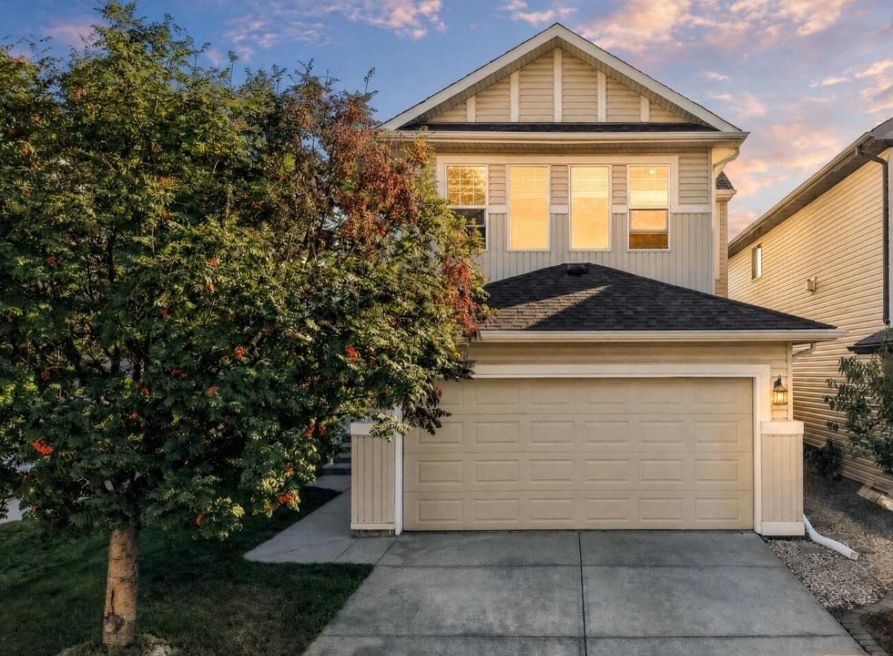 Property Photo:  15 Cranfield Manor SE  AB T3M 1K5 