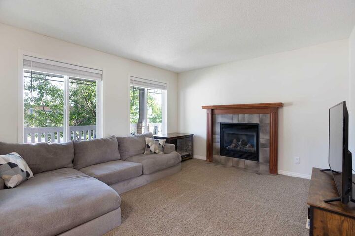 Property Photo:  283 Evansdale Way NW  AB T3P 0C2 