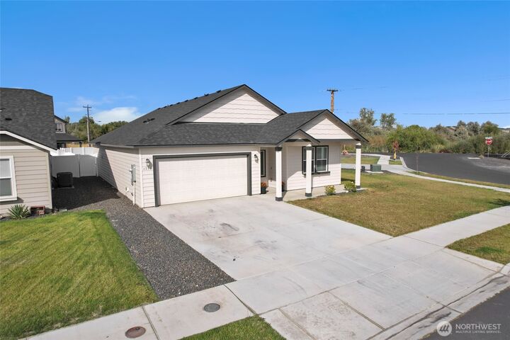 Property Photo:  4212 W Bufflehead Blvd  WA 98837 