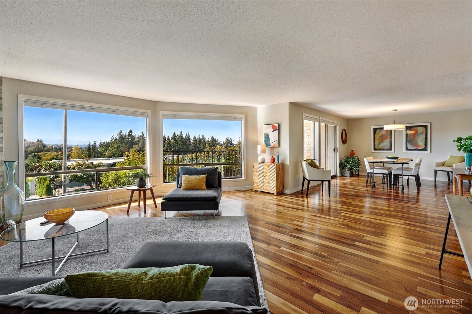 Property Photo:  1005  5th Avenue S 102B  WA 98020 