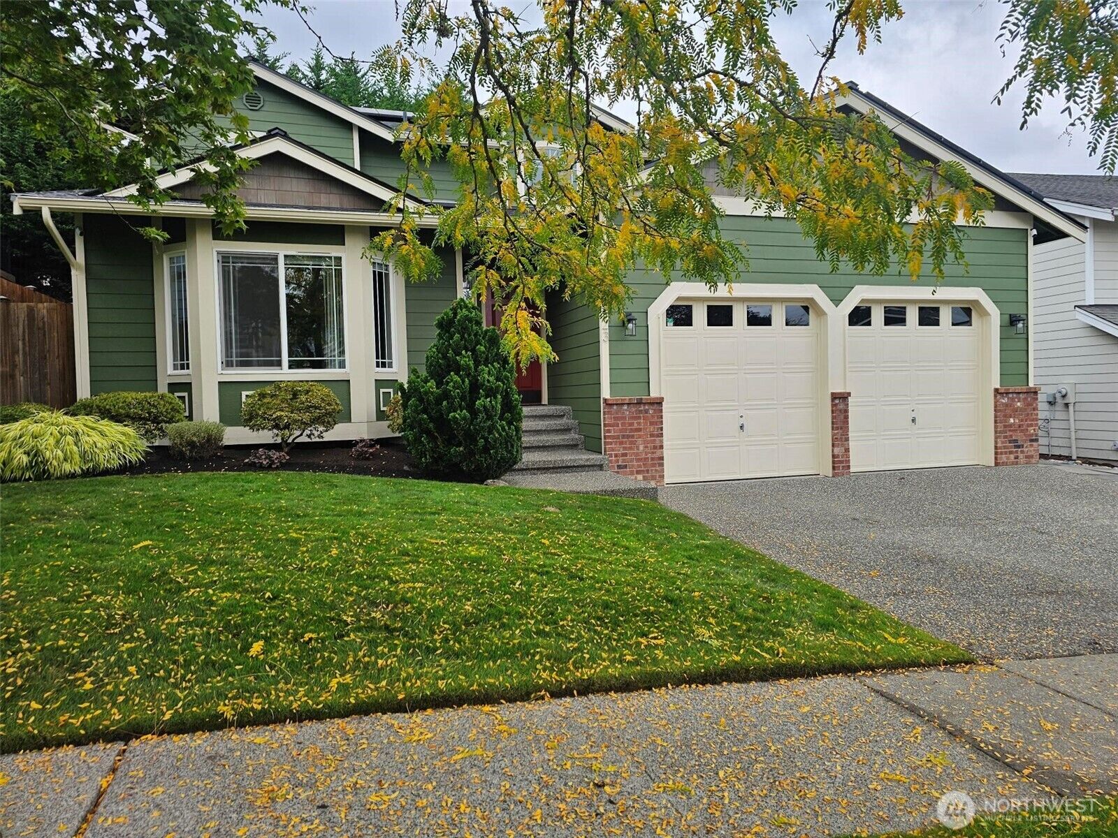 Property Photo: 423 170th Place SE WA 98012