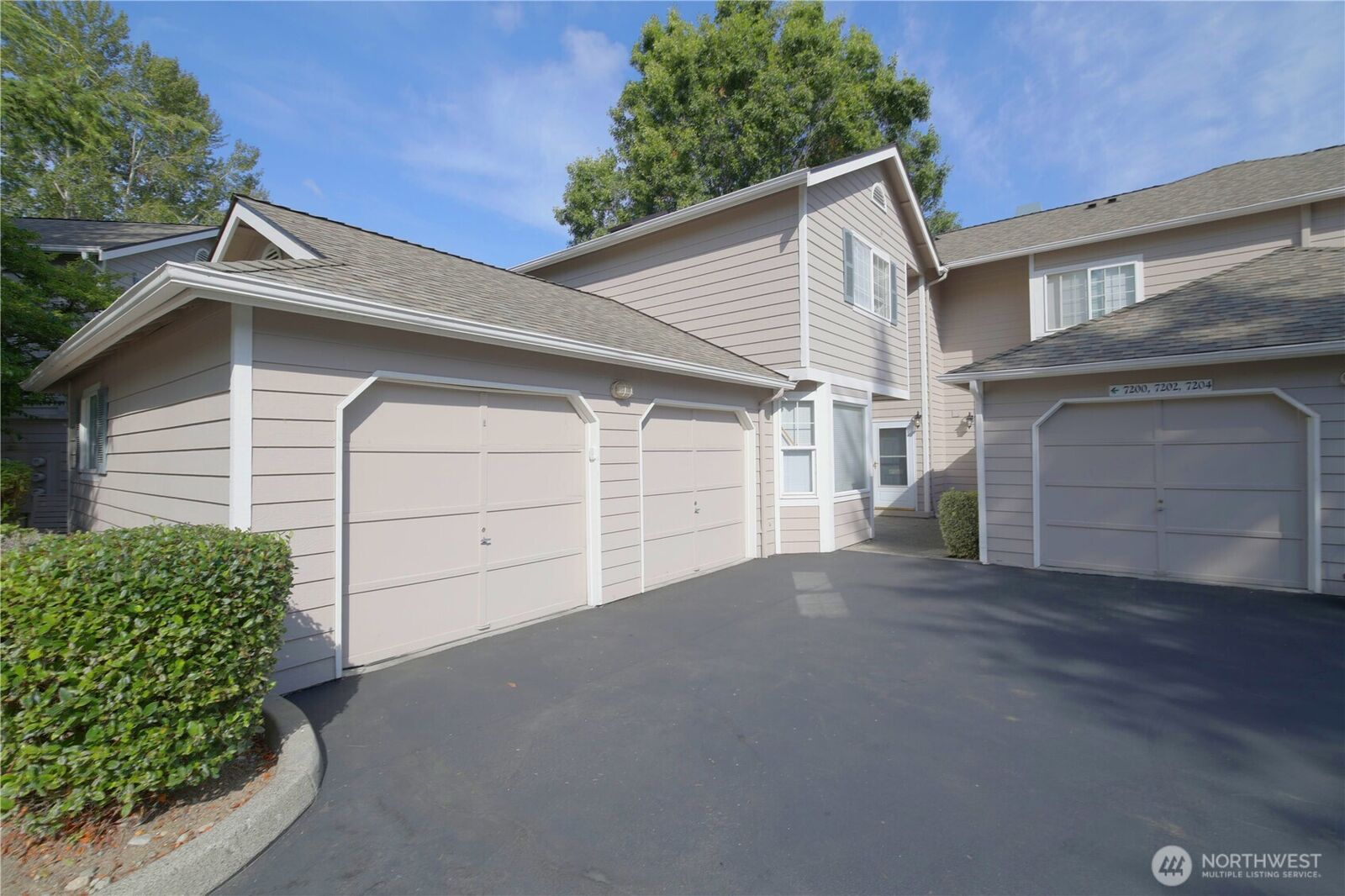 Property Photo:  7202 NE 171st Lane  WA 98028 