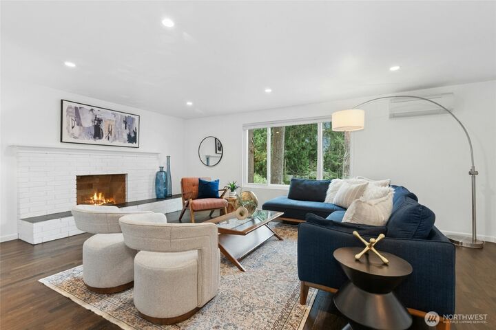 Property Photo:  1115  Wildwood Boulevard SW  WA 98027 
