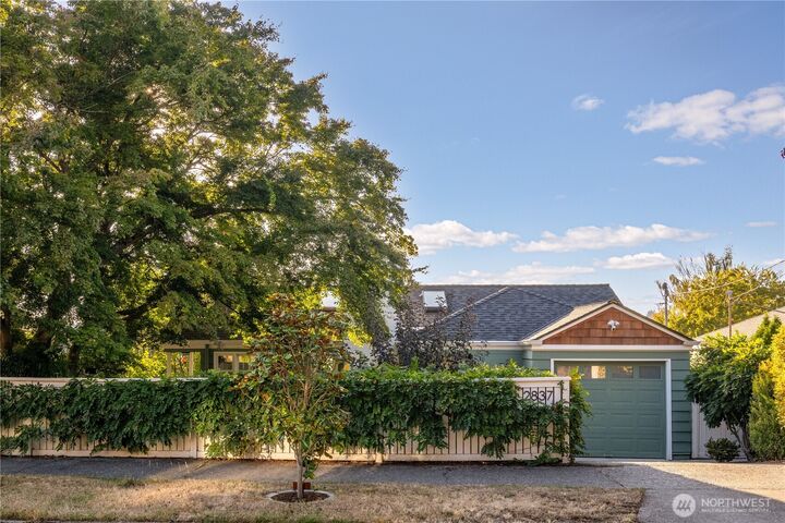 Property Photo:  2837  12th Avenue W  WA 98119 