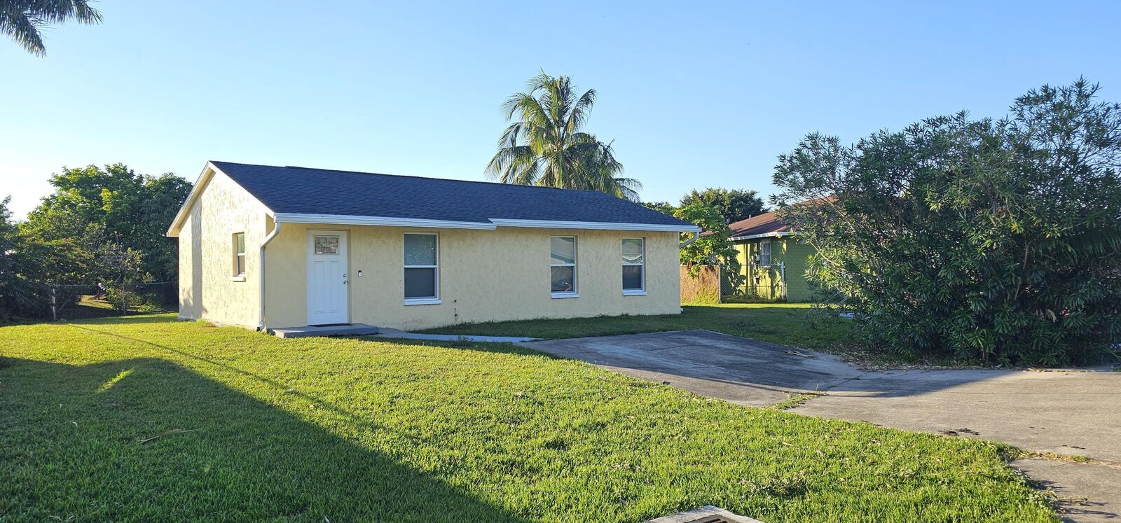Property Photo: 323 Seminole Court FL 33476