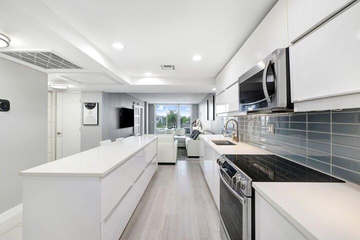 Property Photo: 155 Isle Of Venice Drive 501 FL 33301