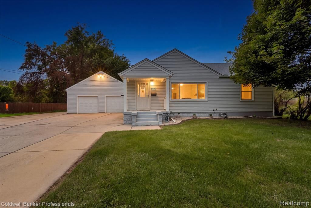 Property Photo: 512 Magnolia Drive MI 48141