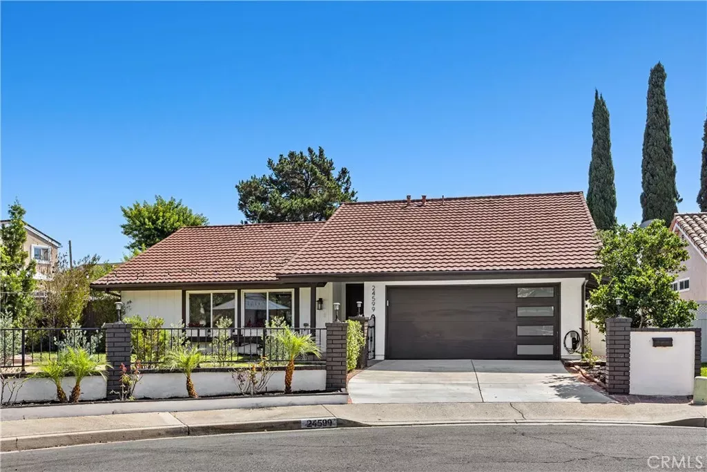 Property Photo:  24599 Alcoba  CA 92691 