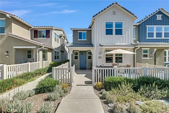 Property Photo: 3948 Lavine Way 101 CA 92883