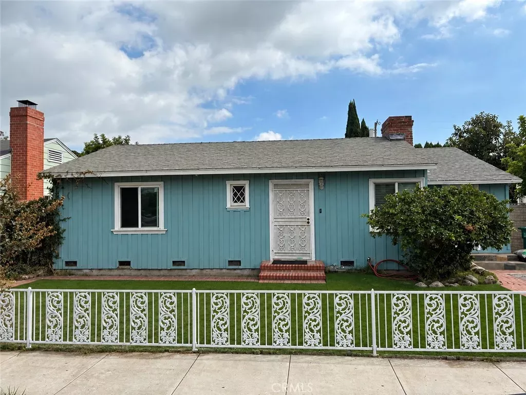 Property Photo:  1974 Daisy  CA 90806 