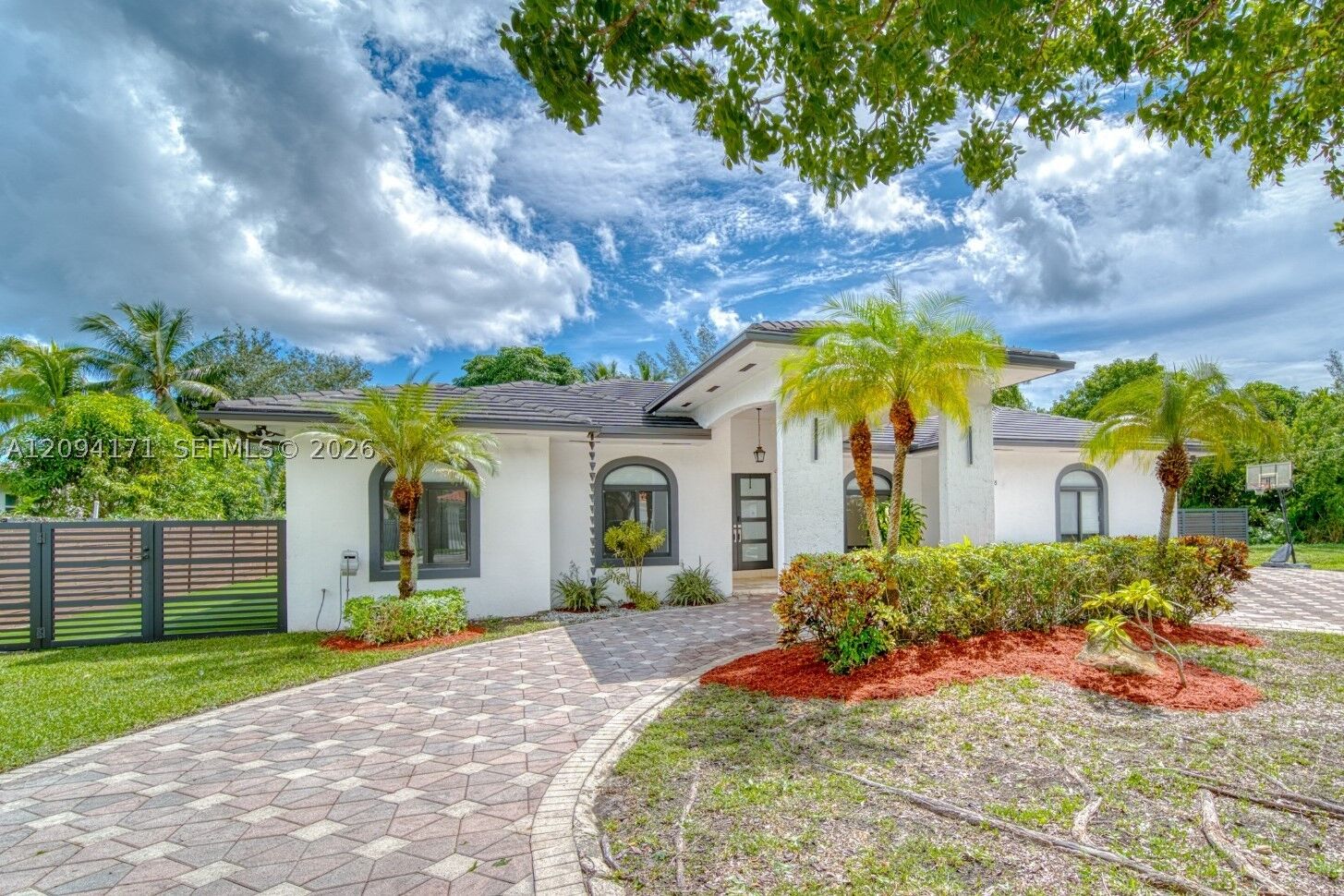Property Photo: 17265 SW 92nd Ct FL 33157