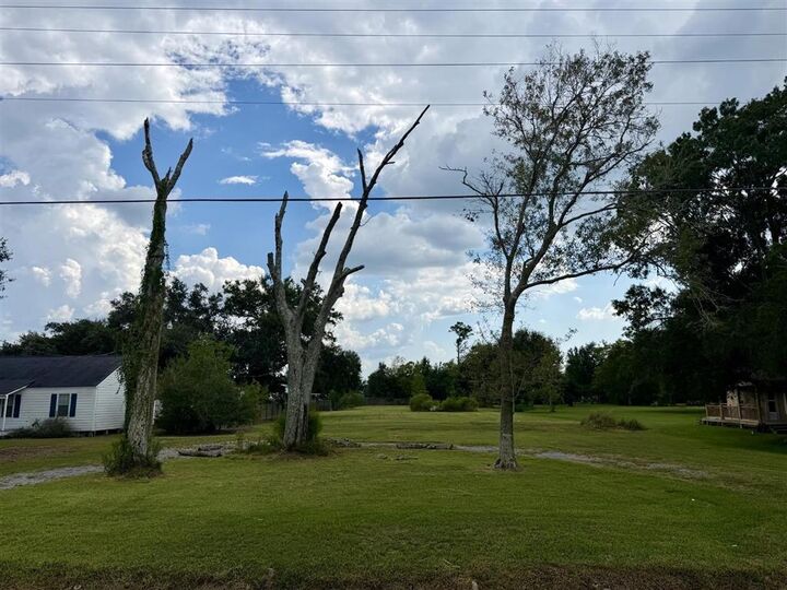 Property Photo:  1193 W Tank Farm Road W  LA 70605 