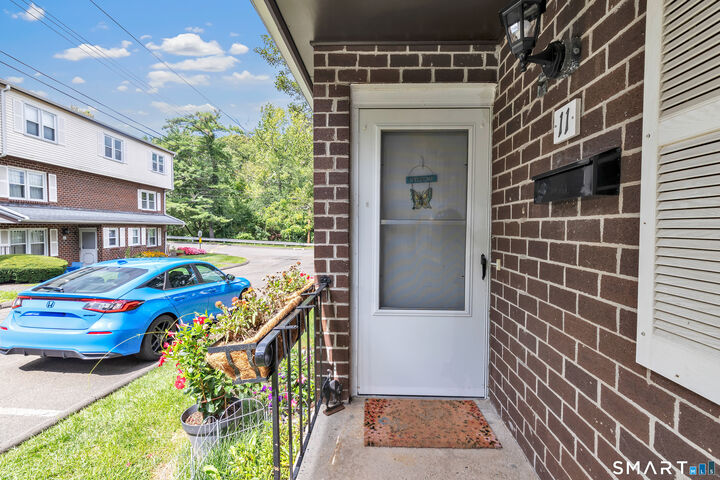 Property Photo: 11 Savin Park 11 CT 06516