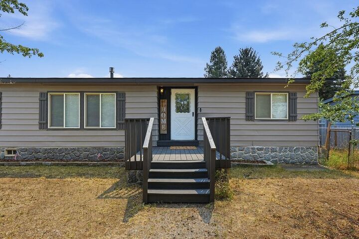 Property Photo: 3210 E Denison-Chattaroy Rd WA 99003