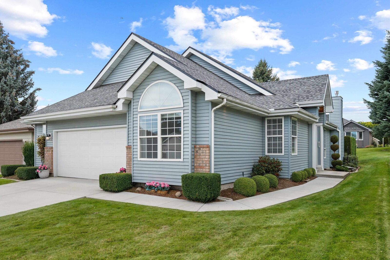 Property Photo: 2412 S Sunnybrook Ln WA 99037