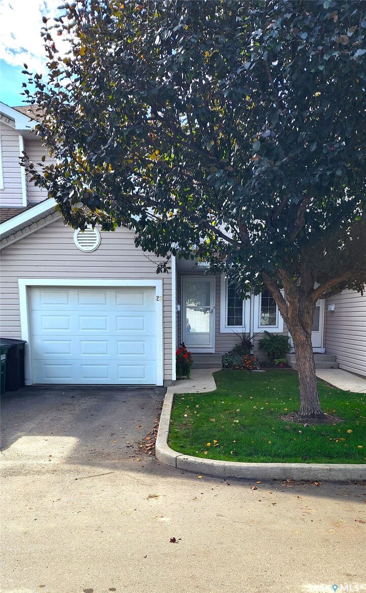 Property Photo:  215 Pinehouse Drive 23  SK S7K 6N9 