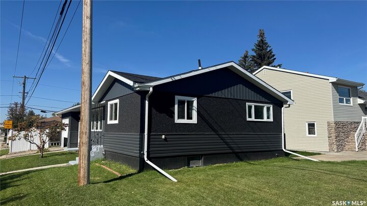 Property Photo:  1020 9th Avenue E  SK S4N 0H3 