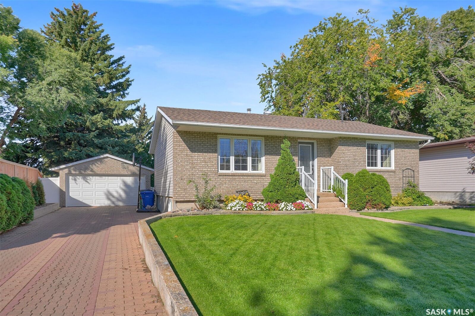 Property Photo:  1616 Marshal Crescent  SK S6H 3G6 