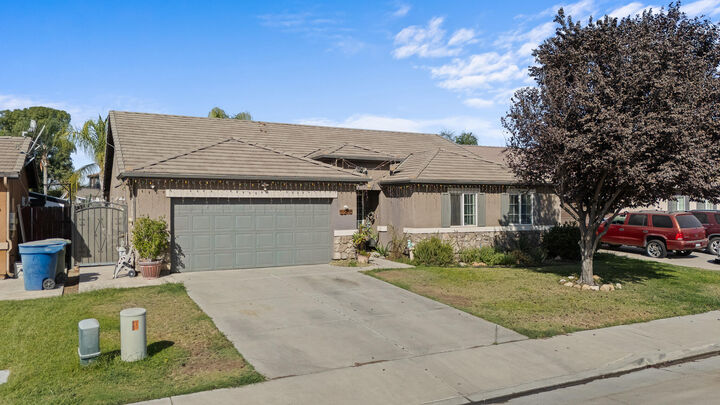 Property Photo:  2215 Fiori Street  CA 93215 