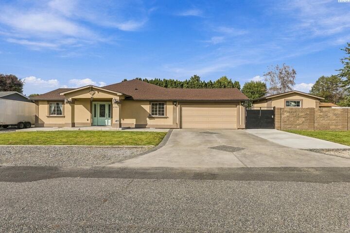 Property Photo:  6205 Melville Rd  WA 99301 