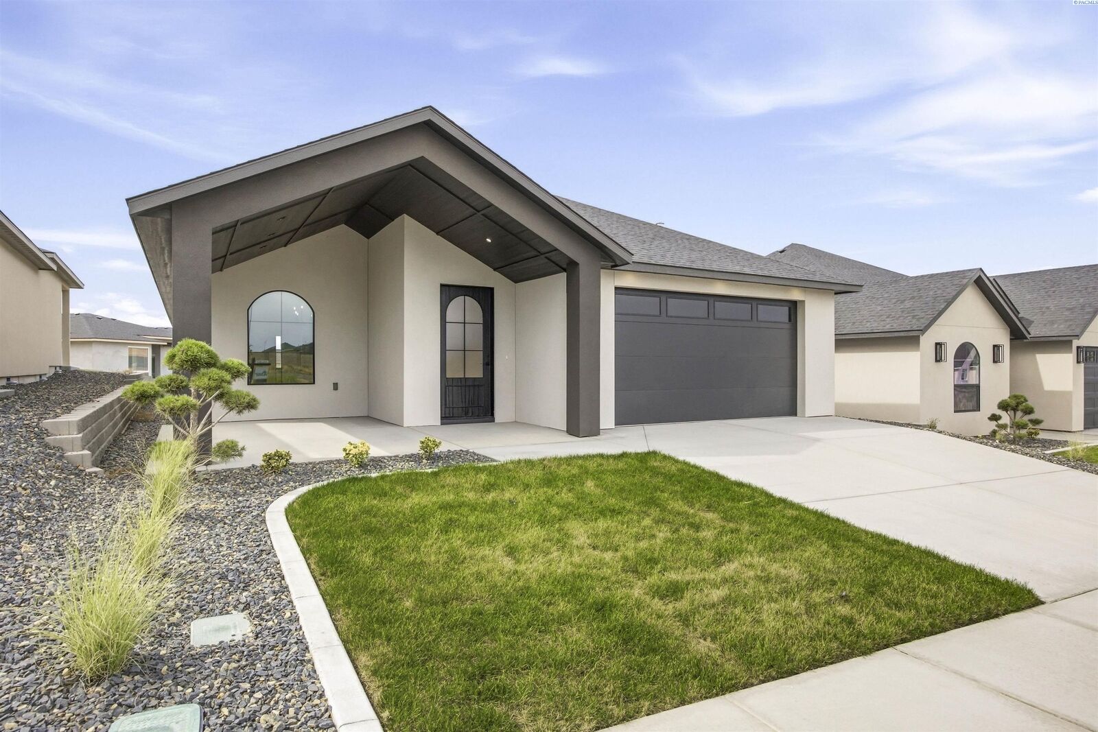 Property Photo:  2999 Meadowlark Ave  WA 99352 