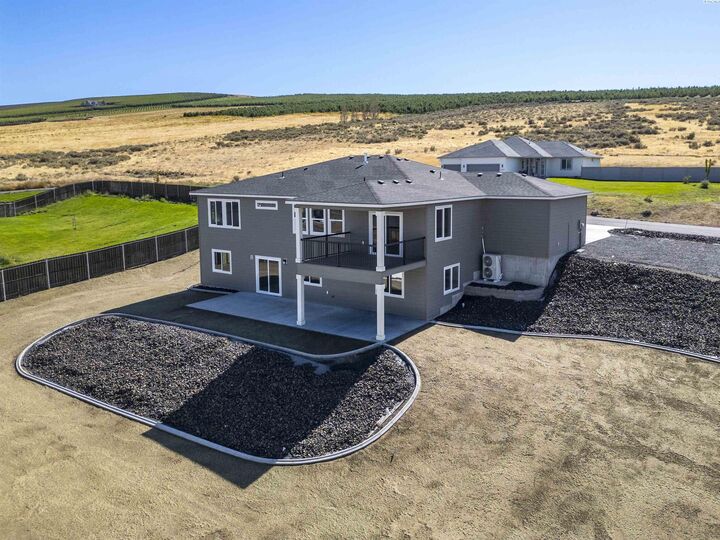 Property Photo:  21708 E Plum Place  WA 99320 