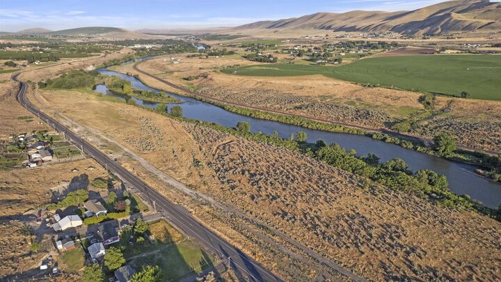 Property Photo:  16055 W Old Inland Empire Hwy 10  WA 99320 