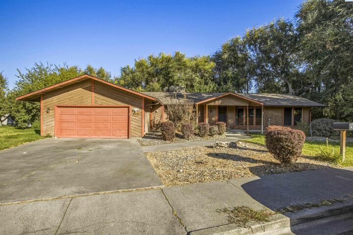 Property Photo:  815 S Anderson St  WA 99336 