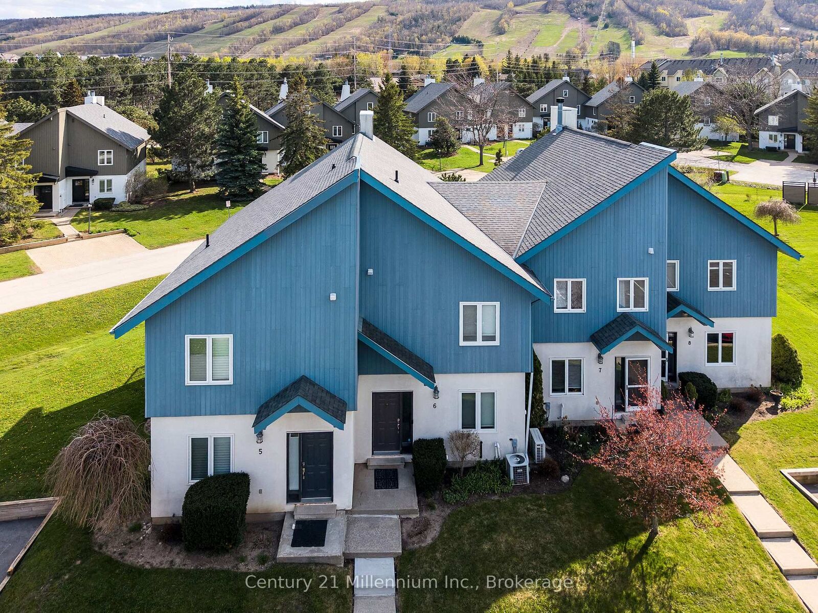 Photo de la propriété: 110 Kellies Way 6 ON L9Y 0L6