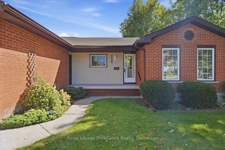 Property Photo:  224 Dundas Street W  ON K7R 2A8 