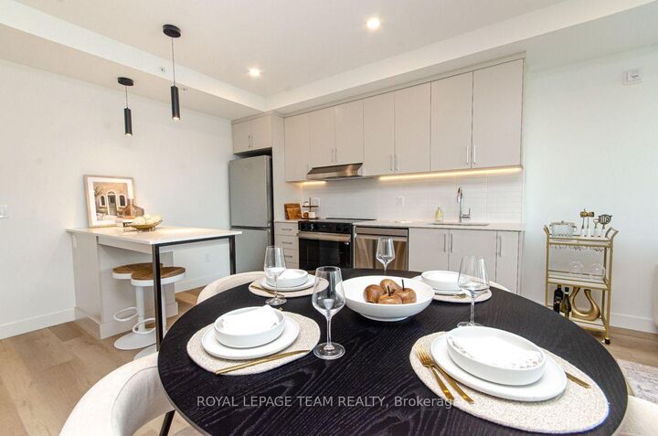 Property Photo:  398 Roosevelt Avenue 401  ON K2A 4J2 