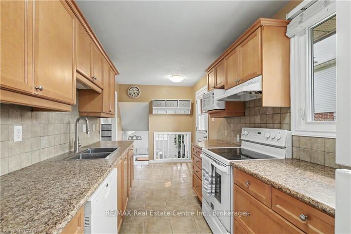 Photo de la propriété:  484B Red Fox Drive  ON N2K 2V8 