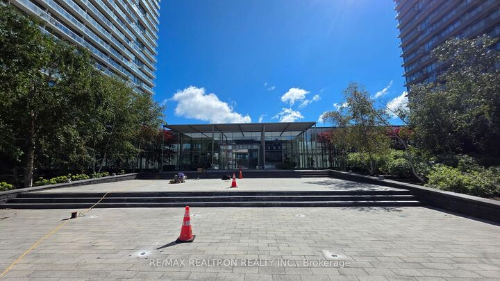 Photo de la propriété: 105 The Queensway Avenue 607 ON M6S 5B5