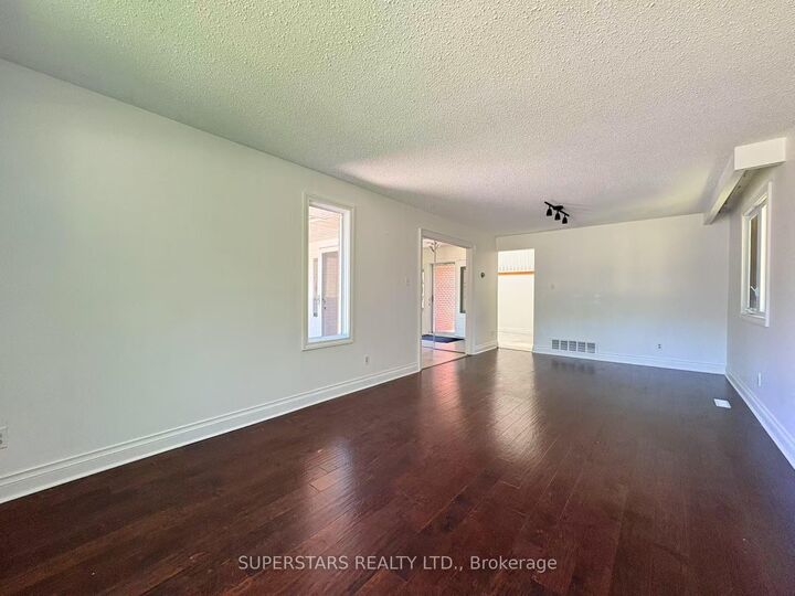 Property Photo:  289 Plymouth Trail Upper  ON L3Y 6G6 